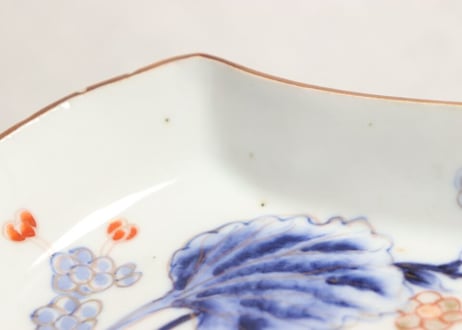 明治前期色絵秋海棠図分銅型縁立ち皿 ノミホツ