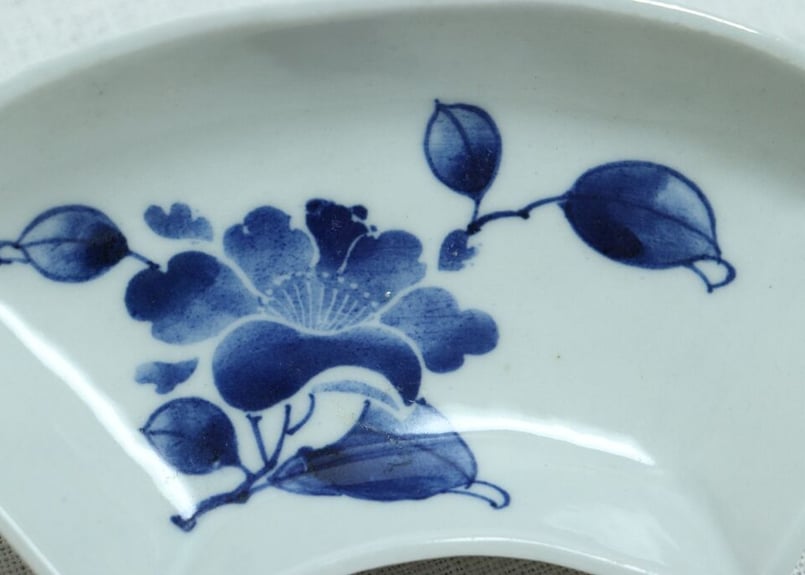 明治前期染付椿図扇面型皿②ノミホツ | 吉祥寺PukuPuku