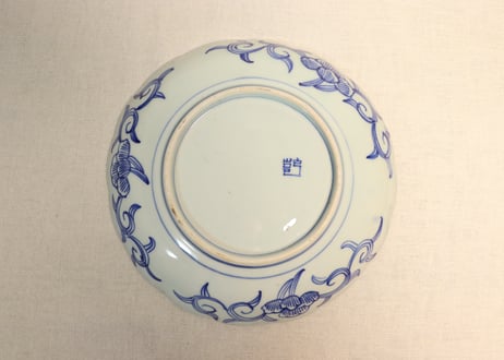 明治前期染付四方に牡丹と蝶図8寸皿③ひっつき,フリモノ