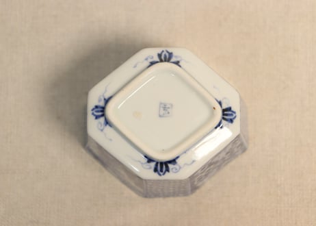 明治後期～大正染付山水と牡丹図菱形小鉢②　薄め