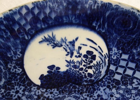明治前期紙刷窓絵に山水と草花図一尺一寸皿