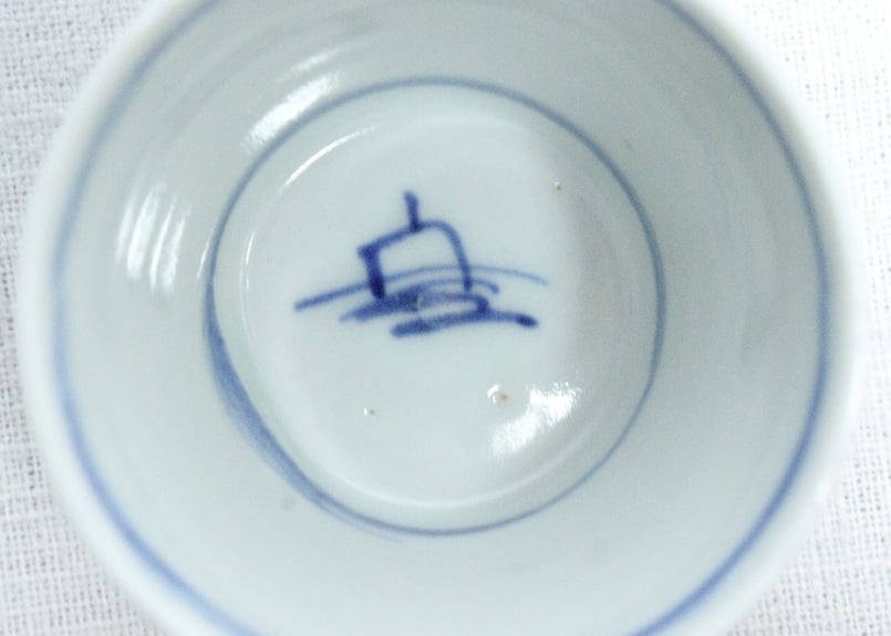 明治前期染付矢羽根図猪口 | 吉祥寺PukuPuku