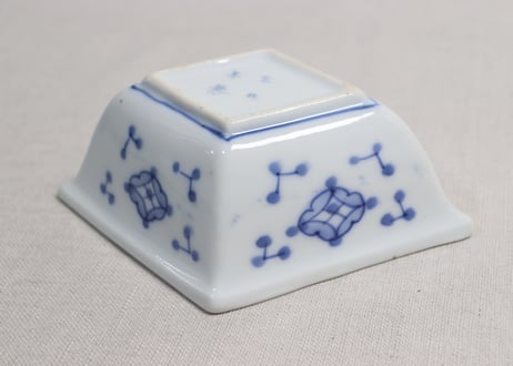 明治後期~大正染付牡丹と山水図菱形小鉢①