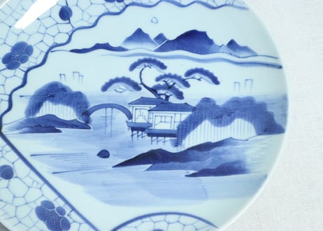 江戸幕末染付梅花氷裂に山水図尺1寸皿