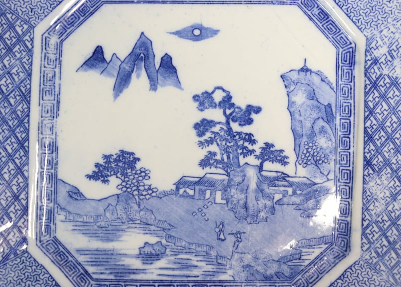 100年前の角皿　山水図　銅版転写　明治時代 100年前の角皿 山水図 銅版転写 明治時代