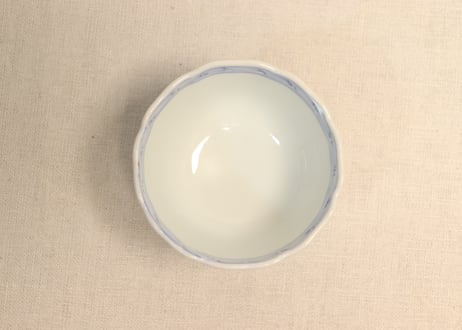 明治前期染付花弁に羽根と草花図向付