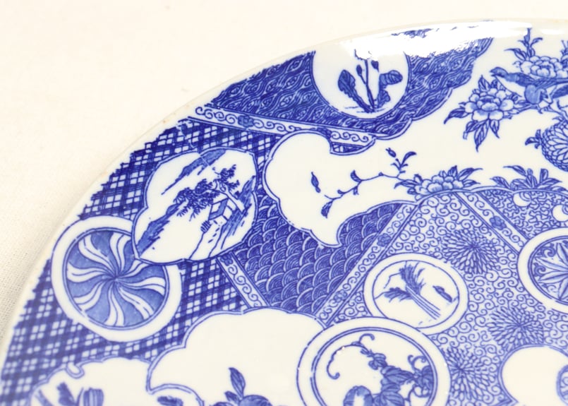 明治後期～大正銅判梟と窓絵散らし図尺皿 窯傷 | 吉祥寺PukuPuku