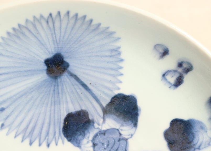 江戸後期染付流水に菊図9寸皿①少かたつき | 吉祥寺PukuPuku