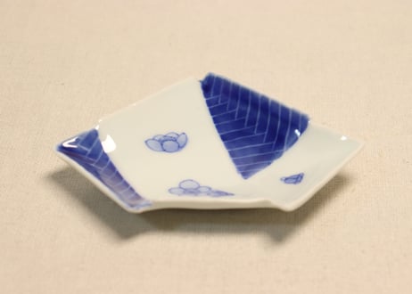 明治後期～大正京焼染付梅図折り紙型皿