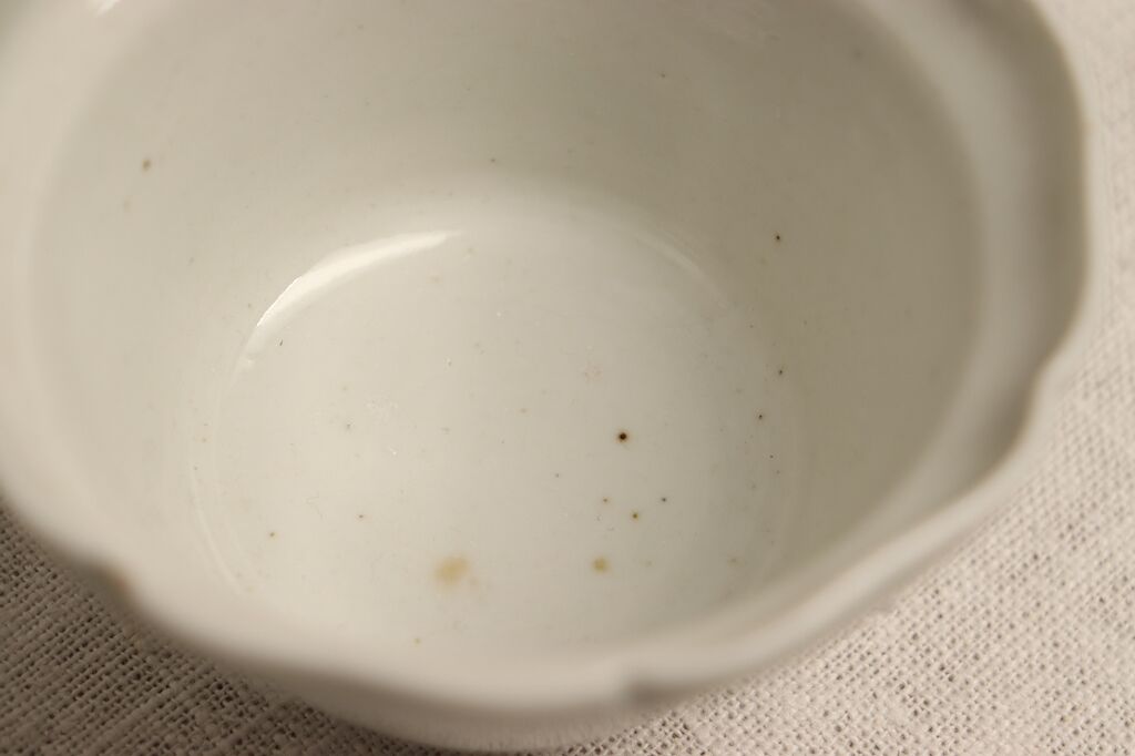 古伊万里　江戸中期　柿右衛門　白磁　菊花　なます皿　２客 江戸中期柿右衛門白磁輪花縁向付 | 吉祥寺PukuPuku