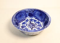 明治前期ベロ染付蝶に菊図8寸鉢