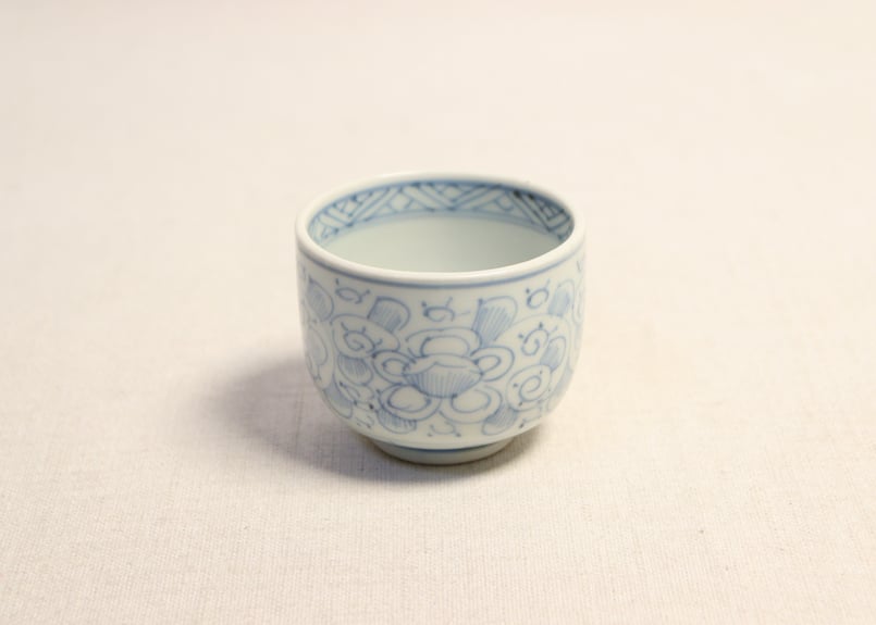 明治前期染付牡丹と唐草図ころ茶碗 ムシクイ | 吉祥寺PukuPuku