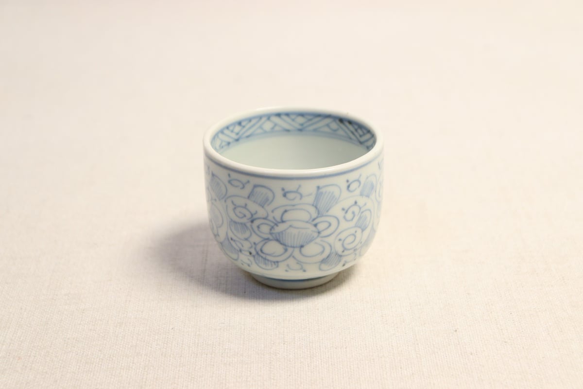 明治前期染付牡丹と唐草図ころ茶碗 ムシクイ | 吉祥寺PukuPuku