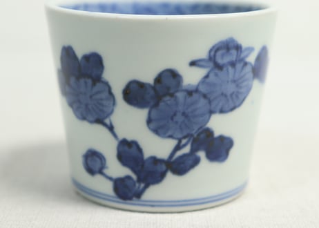 江戸後期染付菊と蝶図猪口①菊三輪