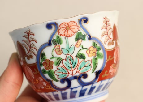 明治前期色絵花とシダ図向付 黒点