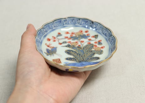 江戸幕末赤絵染付秋海棠と蝶図通り物小皿③ノミホツ
