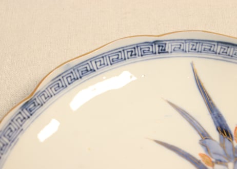 明治前期赤絵金彩柘榴と菖蒲図8寸皿