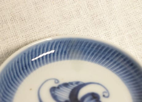 明治前期染付羽根三つ巴図小皿①