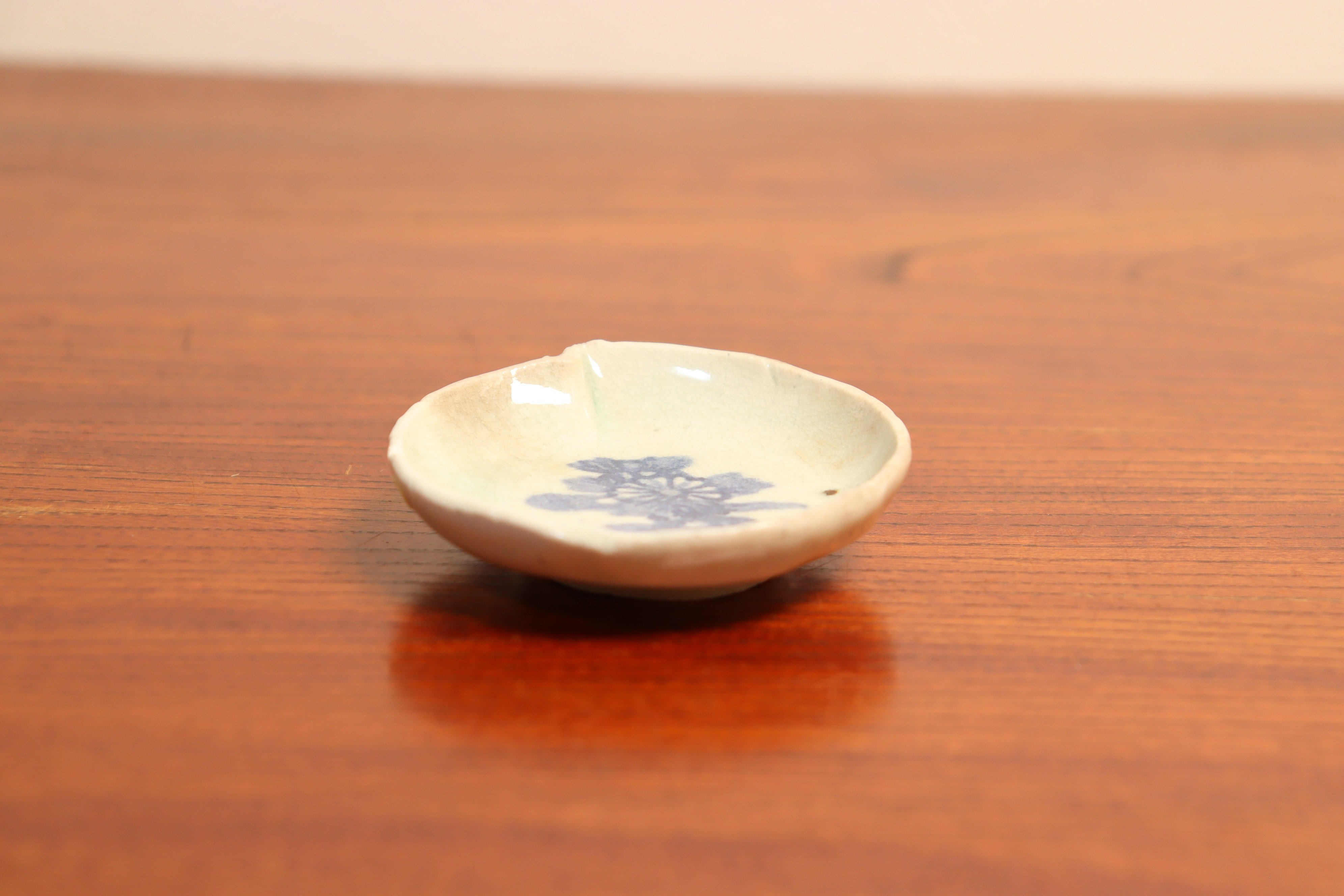 江戸中期コンニャク印判菊水図桃型豆皿② 甘手,小ホツ | 吉祥寺PukuPuku