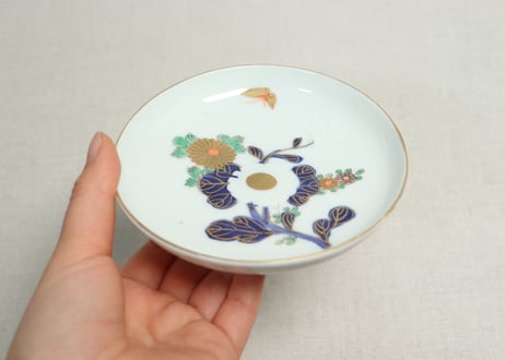 明治前期陽刻色絵菊図小皿