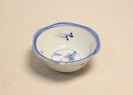 大正～昭和戦前染付メダカ図六角小鉢