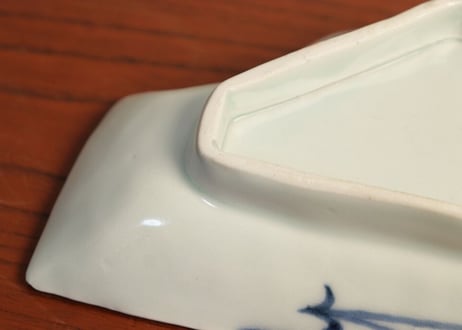 江戸中期コンニャク印判松図富士型皿 ノミホツ,高台ホツ,小ホツ