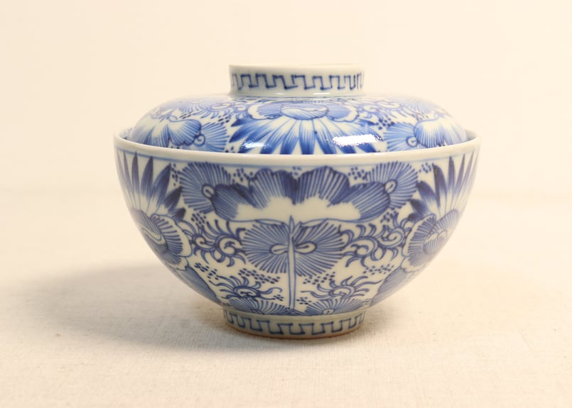140 骨董 アンティーク 花紋陶器製蓋付椀 3点組 小振り 幕末 明治 希少 江戸幕末染付線描き三方に花図蓋茶碗 5客組 | 吉祥寺PukuPuku