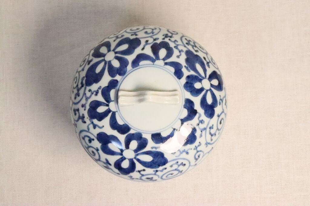 江戸幕末染付菱花と唐草図食籠 蓋ホツ,身あたり傷 | 吉祥寺PukuPuku