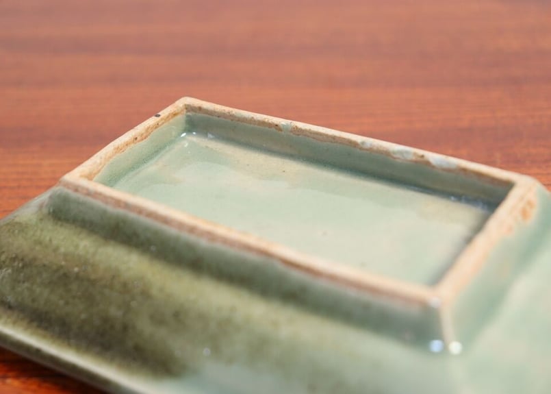 古九谷青磁陽刻牡丹雷紋角皿 古九谷青磁陽刻牡丹雷紋角皿 【公式通販】
