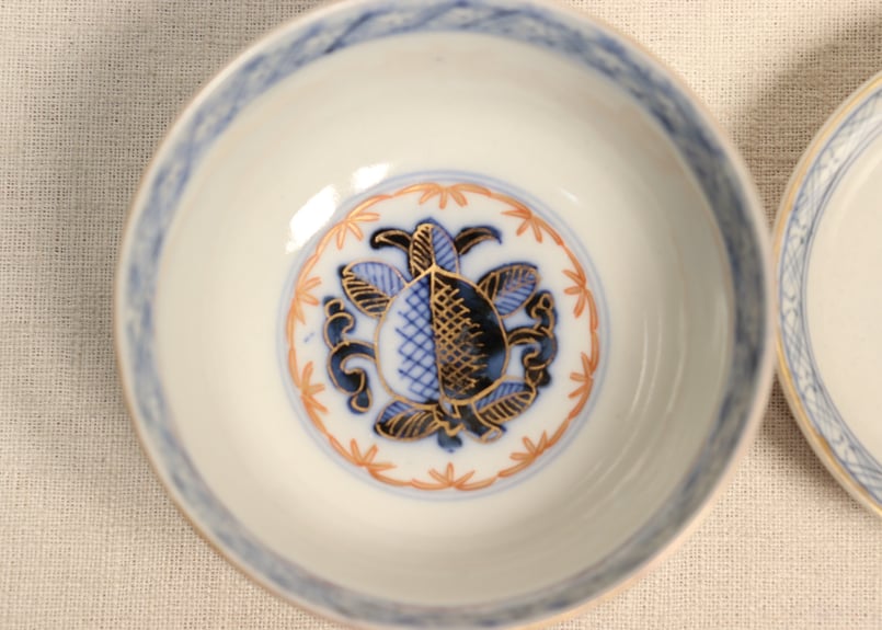 明治前期色絵桃と鶴図通り物飯茶碗 | 吉祥寺PukuPuku