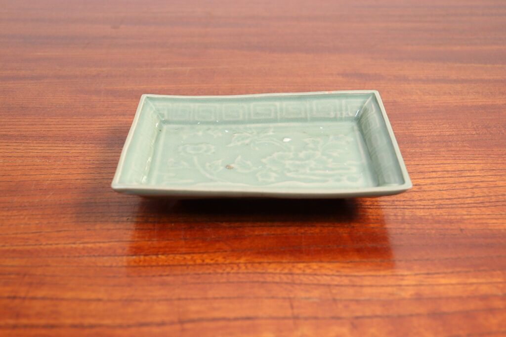 古九谷青磁陽刻牡丹蝶雷紋角皿 【公式通販】