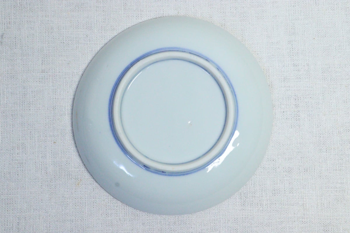 明治後期~大正染付金彩菊と蝶図5寸皿 | 吉祥寺PukuPuku 明治後期~大正染付金彩菊と蝶図5寸皿 | 吉祥寺PukuPuku