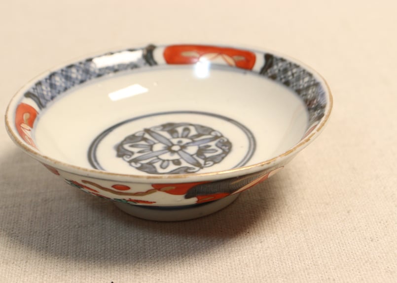 明治前期色絵萩と七宝文図飯茶碗①窯傷 | 吉祥寺PukuPuku