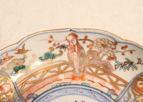 明治前期色絵松竹梅に人物図小皿①見込み濃いめ