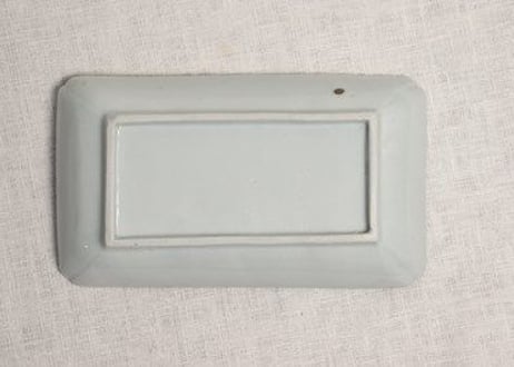 江戸幕末染付牡丹に蝶図長皿　がたつき