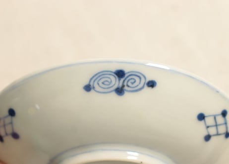 明治前期染付少年と蝙蝠図小皿③ノミホツ ,個体差多め