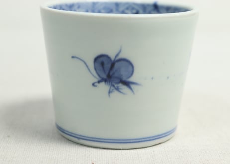 江戸後期染付菊と蝶図猪口①菊三輪