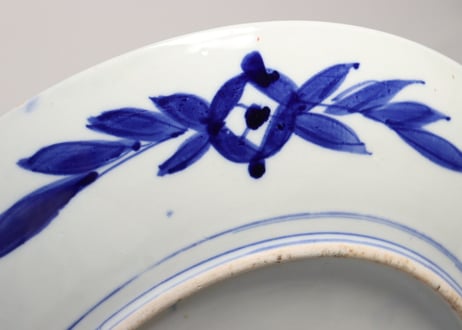 明治前期色絵窓絵に菊図大皿