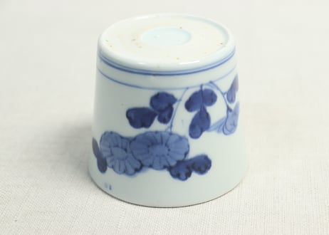 江戸後期染付菊と蝶図猪口②菊二輪
