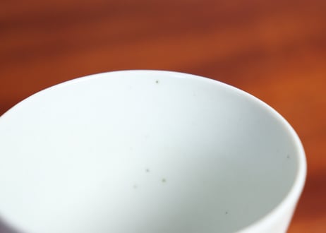 江戸中期染付白磁猪口　あたり傷