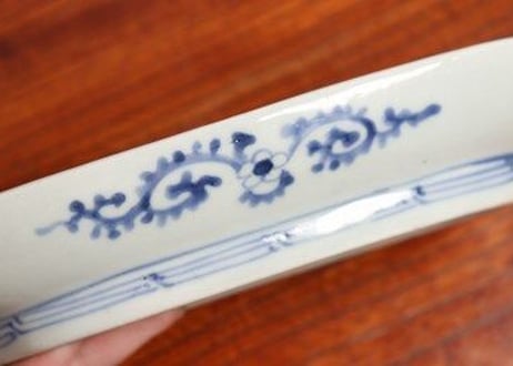 江戸中期染付流水に菊図舟形皿②