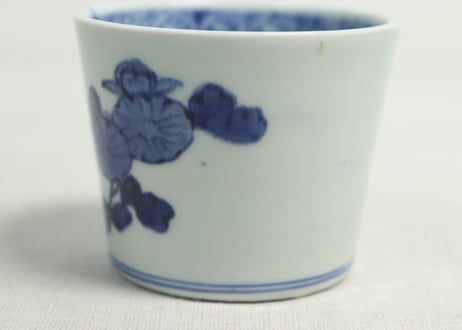 江戸後期染付菊と蝶図猪口①菊三輪