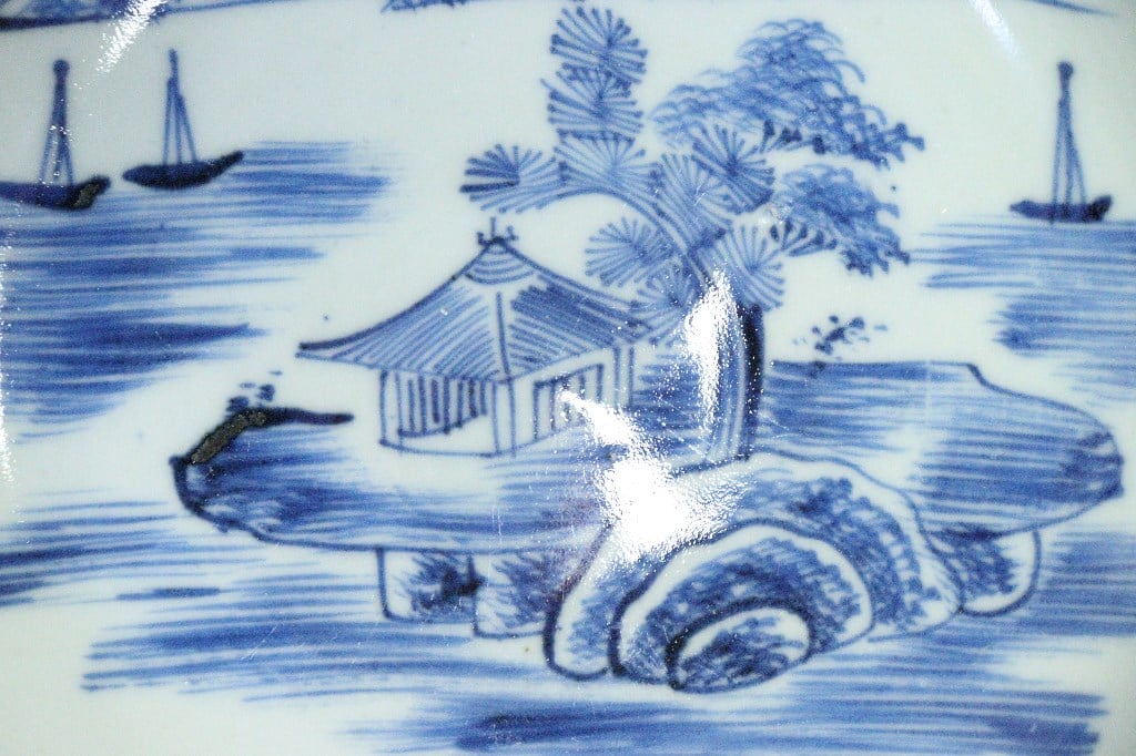 江戸幕末染付山水図雷文縁6寸鉢① | 吉祥寺PukuPuku