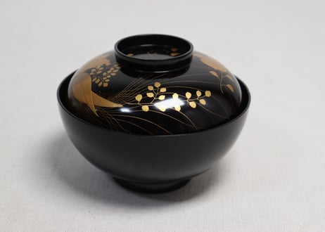 総黒蒔絵蕪大根図吸物椀　僅かなキズ有