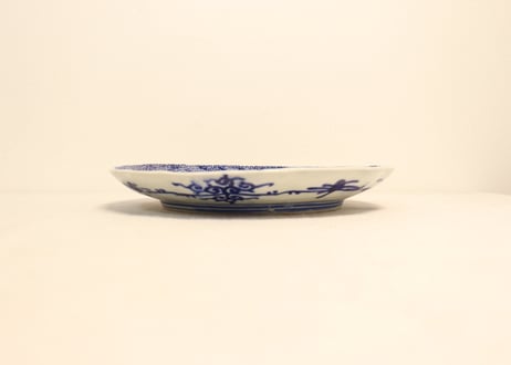 明治前期染付微塵唐草図7寸皿