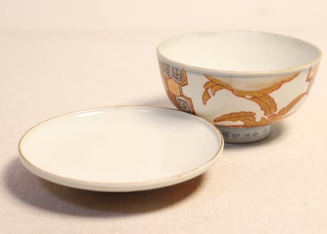 明治前期色絵芭蕉と亀甲図蒸茶碗　黒点