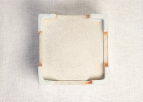 大正白磁煙草盆灰吹付 足にホツ,がたつき
