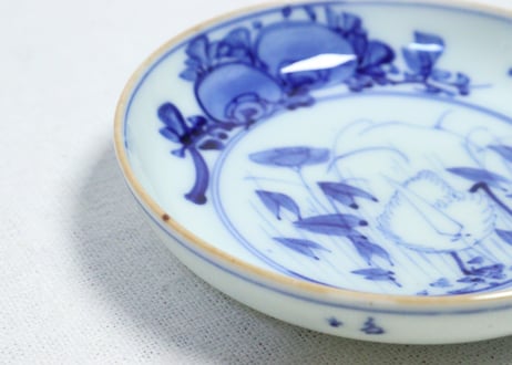明治前期染付鷺と草花図小皿