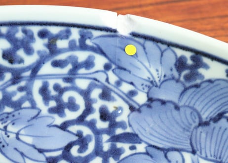 江戸後期染付蛸唐草と牡丹図大皿　ホツ,ニュウ