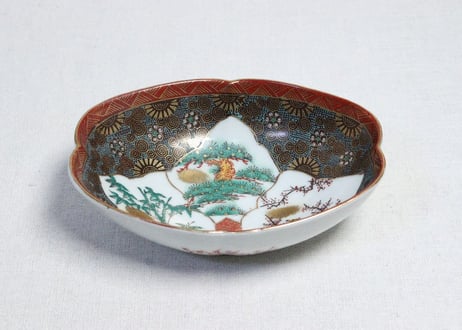 角皿 変形皿 金彩 色絵付け 印判 欠け 窯傷 花文様 ニュウ 歪み 【公式